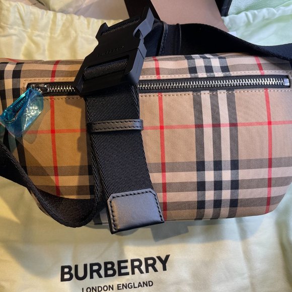 BURBERRY BELT BAG - Picture 16 of 16